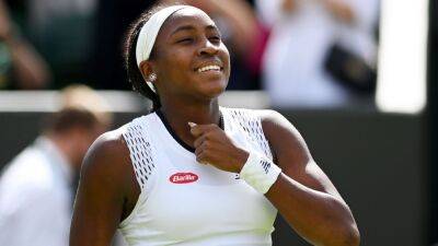 Iga Swiatek wins 36th match in a row in first round at Wimbledon; Coco Gauff rallies to advance