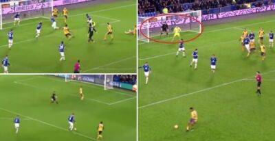 Phil Jagielka - Petr Cech - Everton vs Arsenal: The craziest 60 seconds in Premier League history? - givemesport.com