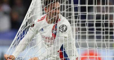 Lucas Paquetá - Xherdan Shaqiri's attempt at swinging from the crossbar at Lyon will forever be hilarious - msn.com - France - Switzerland -  Chicago -  Prague -  Stoke