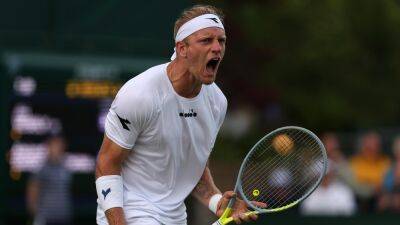 ‘What a lousy way to end it’ – Alejandro Davidovich Fokina crashes out of Wimbledon after smashing ball out of stadium