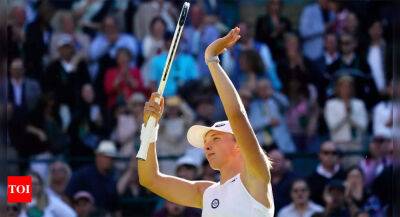 Claire Liu - Erratic Iga Swiatek reaches Wimbledon third round, extends winning streak to 37 - timesofindia.indiatimes.com - Usa