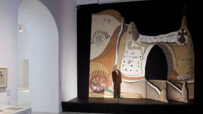 Se resbala en el Reina Sofía y estropea una obra de hace un siglo