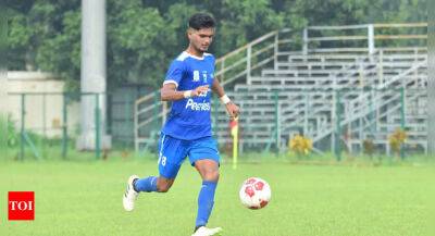 ISL: Chennaiyin FC sign Bengal skipper Monotosh Chakladar - timesofindia.indiatimes.com - India -  Kolkata