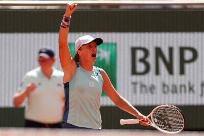 Iga Świątek wins 2022 French Open and equals Venus Williams record
