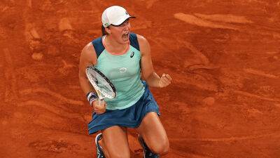 Iga Swiatek wins 2022 French Open women's final for second title at Roland Garros