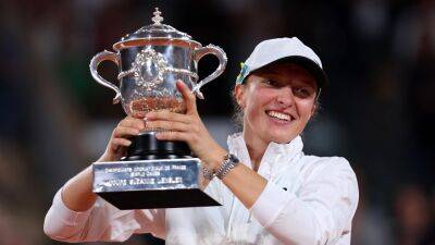 Relentless Iga Swiatek surges past Coco Gauff in straight sets to win her second French Open title - eurosport.com - France - Usa - Poland