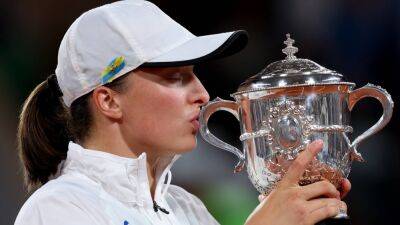 French Open champion Iga Swiatek urges Ukraine to 'stay strong'
