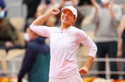 'Stay strong Ukraine': French Open champion Swiatek in emotional peace plea