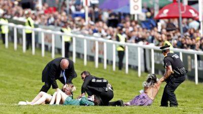 queen Elizabeth - Michael Stoute - Horse racing-Animal rights group protesters delay Epsom Derby by entering course - channelnewsasia.com - Britain - London