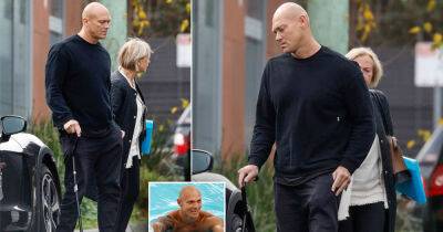 Michael Klim seen with a cane - two years after breaking his leg - msn.com - Australia - Melbourne - county Simpson - Birmingham