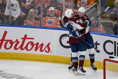Avalanche take commanding 3-0 series lead, push Oilers to brink
