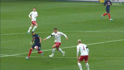 Paren ya las votaciones y denle el Balón de Oro: Benzema y su baile tremendo a la defensa danesa