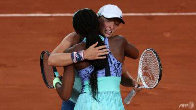 Swiatek brushes aside Gauff to win second French Open title