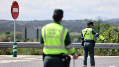 Se despeña un coche con ocho ocupantes tras saltarse un control en Granada