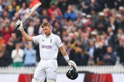 Joe Root - Root puts captaincy cares behind him as he joins '10 000 club' - news24.com - Australia - New Zealand - India - state Indiana - county Stokes