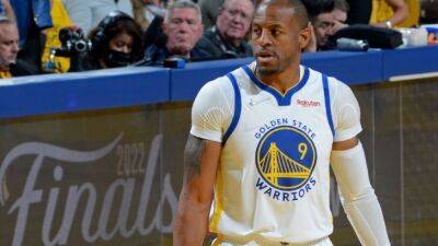 Golden State Warriors without Andre Iguodala for Game 2 of NBA Finals against Boston Celtics
