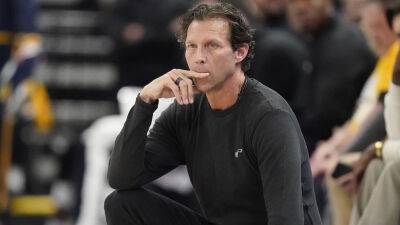 Quin Snyder steps down as Jazz head coach, thinks team needs 'new voice'