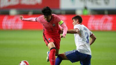 Hwang and Son on target as South Koreans down 10-man Chile