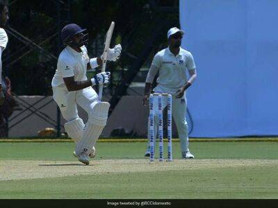 Mayank Agarwal - Ranji Trophy: UP bowlers Shivam Mavi, Saurabh Kumar Restrict Karnataka to 213/7 on Day 1 - sports.ndtv.com - India -  Kolkata