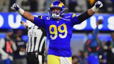 Sources - DT Aaron Donald gets big raise from Los Angeles Rams in reworked contract