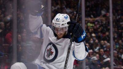 Jets F Connor wins 2022 Lady Byng Memorial Trophy