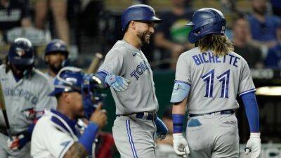 Bichette homers and Blue Jays top Royals