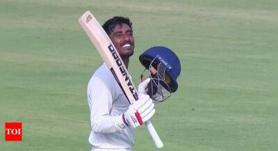 Ranji Trophy: Gharami's 186, Anustup's 117 and minister Tiwary's 54 power Bengal to massive total - timesofindia.indiatimes.com - India