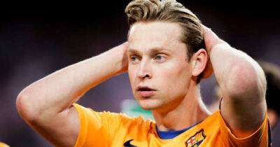 Frenkie de Jong "not satisfied" at Barcelona and told Man Utd transfer is "no brainer"