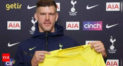 Tottenham Hotspur sign keeper Fraser Forster on free transfer from Southampton