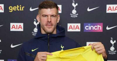 Tottenham sign Forster on free transfer