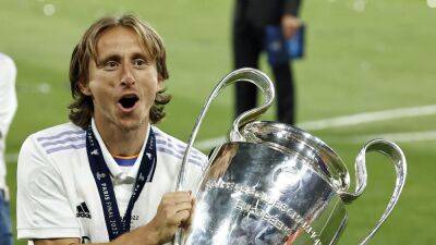 Modric signs one year extension with Real Madrid