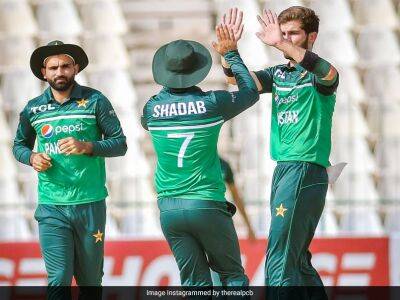 Shaheen Afridi - Babar Azam - Kyle Mayers - Shaheen Shah Afridi - Watch: Pakistan's Star Pacer Takes Reflex Return Catch vs West Indies - sports.ndtv.com - Pakistan