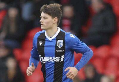 Gillingham manager Neil Harris is keen for youngster Josh Chambers to join Bailey Akehurst and sign professional deal