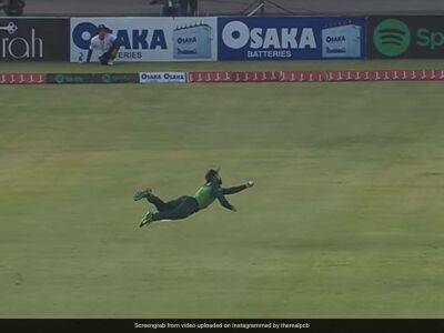 Brandon King - Nicholas Pooran - Kyle Mayers - Shaheen Shah Afridi - Watch: Airborne Shadab Khan Takes "Unreal" One-Handed Catch During PAK vs WI 1st ODI - sports.ndtv.com - Pakistan