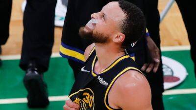 Steve Kerr - Jayson Tatum - Curry comes up limping after mad scramble in Warriors loss - tsn.ca -  Boston - San Francisco