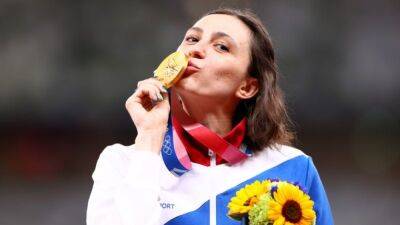 Olympic champion calls on Bach to lift sanctions against Russian athletes