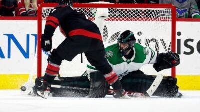 Stars sign G Wedgewood to two-year, $2M extension