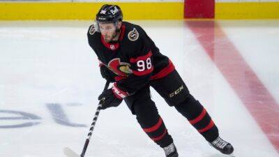 Maple Leafs ink defencemen Mete, Benn