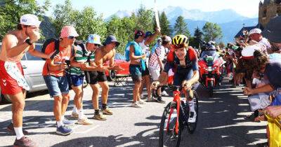 Chris Froome - Tadej Pogacar - Geraint Thomas - Tom Pidcock - Romain Bardet - Jonas Vingegaard - Fireworks on Alpe d’Huez at the Tour de France - Video - msn.com - France - Uae - Israel