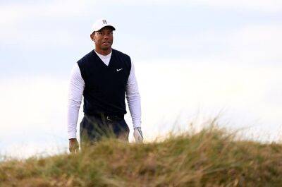 Limping Tiger slumps to 6-over on Open return