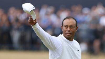 Tiger Woods gets emotional sendoff from St. Andrews at British Open