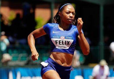 Felix wins 19th world medal, Kerley scorches 100m heats