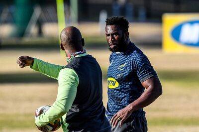 Siya Kolisi - Jaden Hendrikse - Balding and unwanted records: The thoughts occupying the minds of Stick, Kolisi ahead of 3rd Test - news24.com - South Africa -  Cape Town