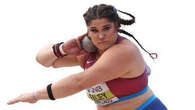 Video: Chase Ealey makes history as first American woman to win shot put world title - nbcsports.com - Britain - Netherlands - Usa - China -  Tokyo - state Oregon - state Arizona - state New Mexico