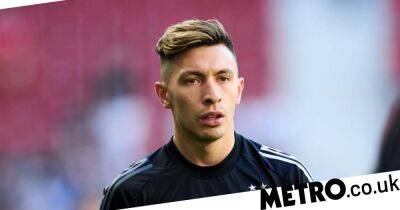 Manchester United confirm deal reached to sign Lisandro Martinez from Ajax