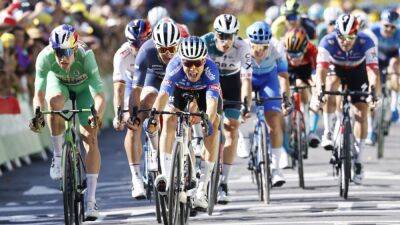 Jasper Philipsen wins scorching Tour de France stage; Jonas Vingegaard keeps overall lead