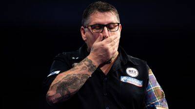 Michael Smith - Former champion Gary Anderson crashes out of World Matchplay in Blackpool - bt.com - Britain - Netherlands - Scotland - county Anderson - Blackpool