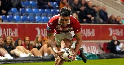 Rhys Williams - Sam Tomkins - Salford 32-6 Catalans: Ken Sio scores hat-trick as Red Devils close in on play-offs - msn.com