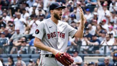 Red Sox pitcher Chris Sale suffers gruesome finger injury, leaves game vs. Yankees