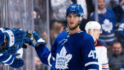 Leafs sign Engvall to one-year extension